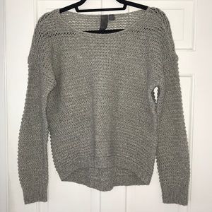 Quinn: Grey sweater